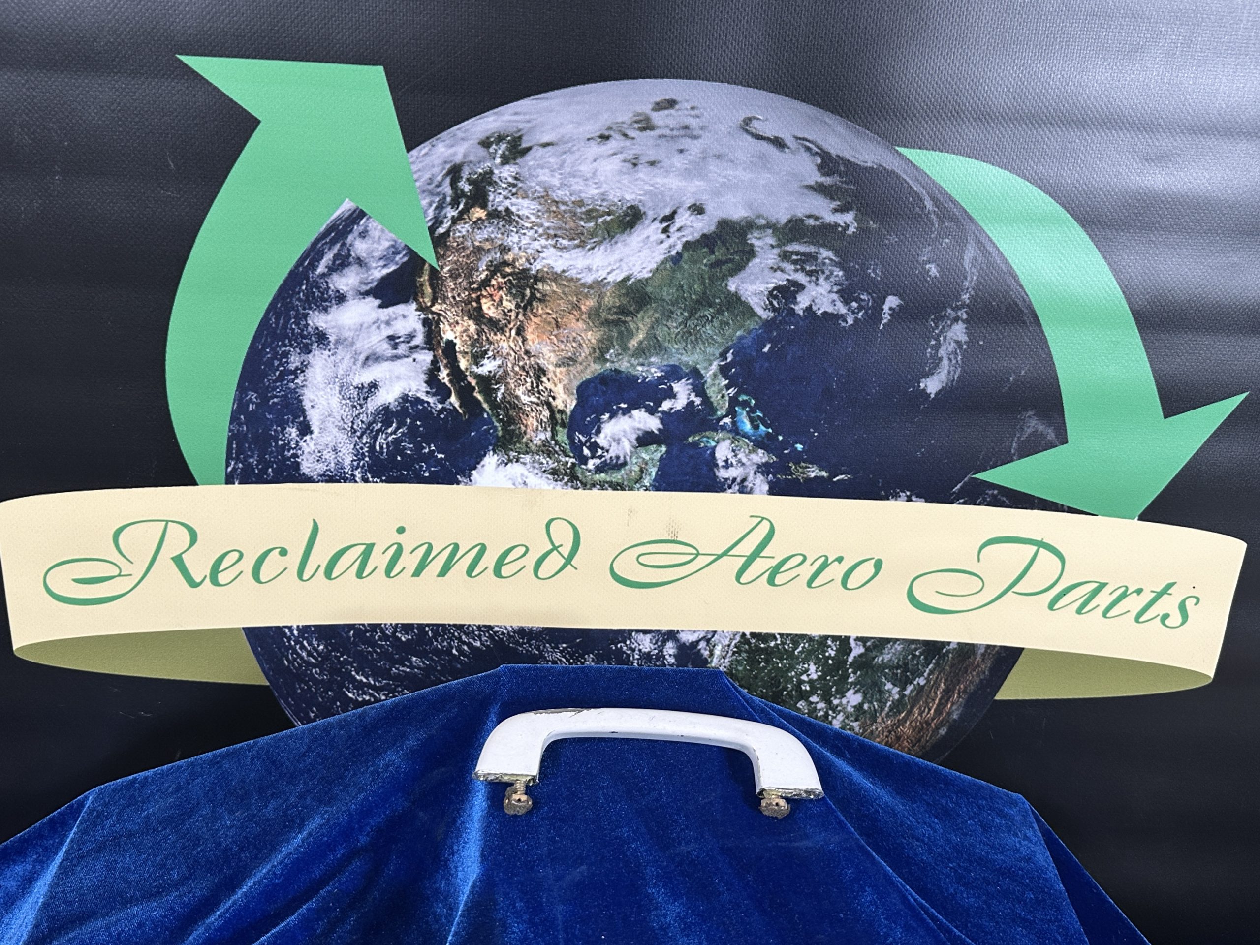 ASSIST HANDLE - CABIN ENTRY