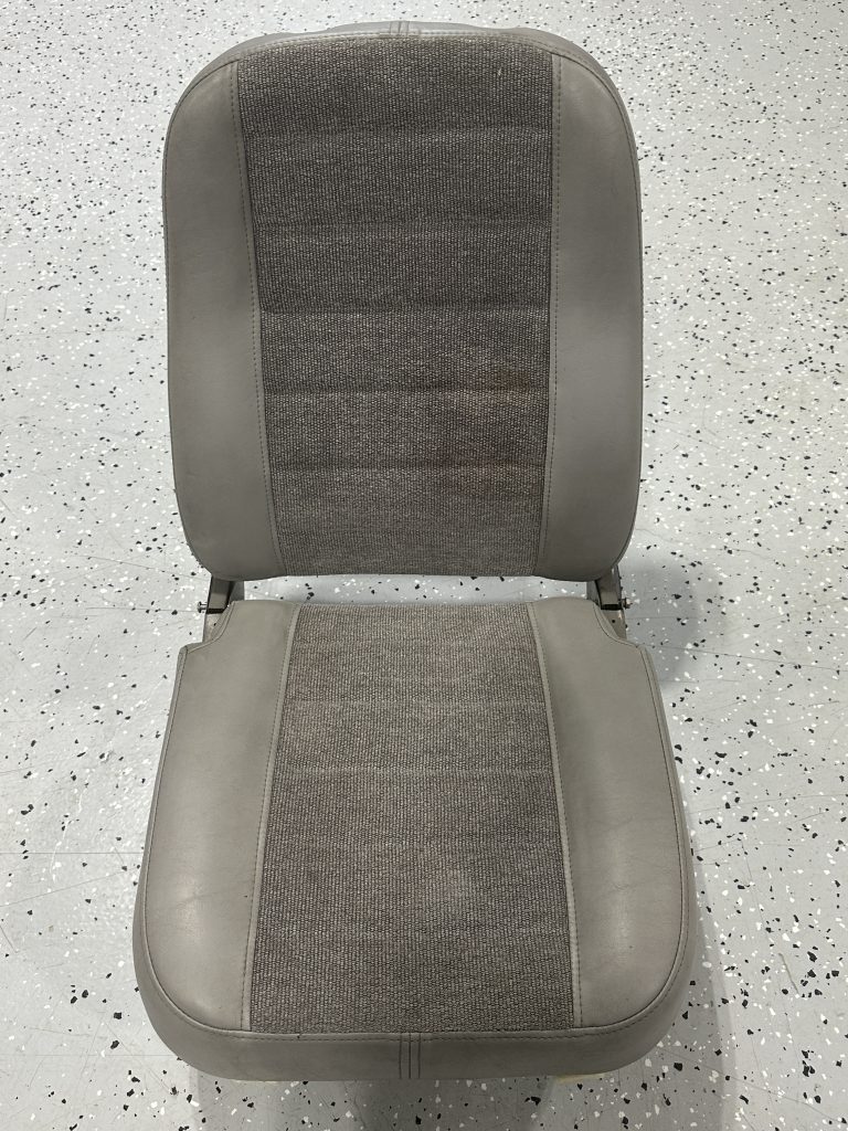 CENTER SECTION SEAT LH OR RH (NO ARMREST)