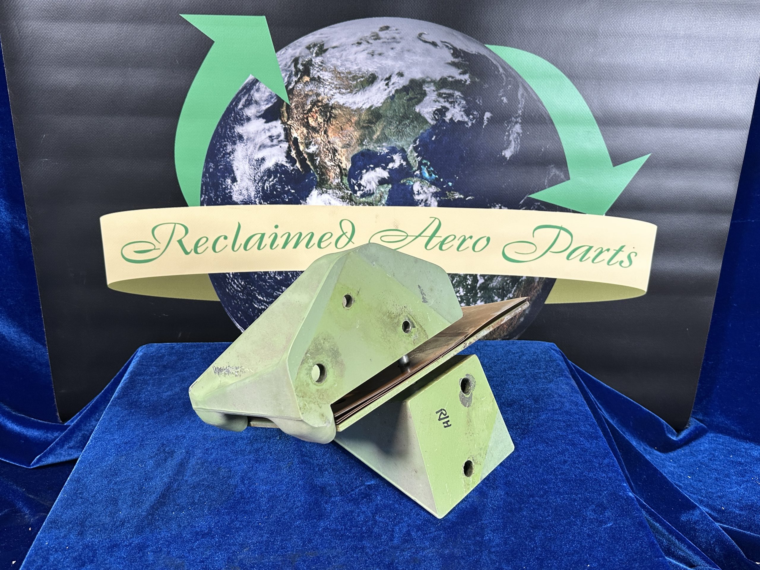 BRACKET ASSY - RH LANDING GEAR