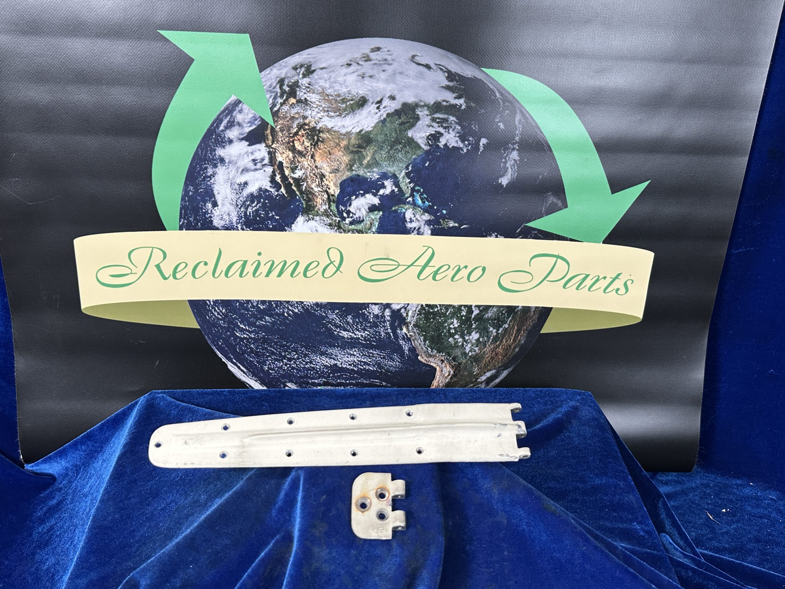 UPPER HINGE ASSY RH DOOR