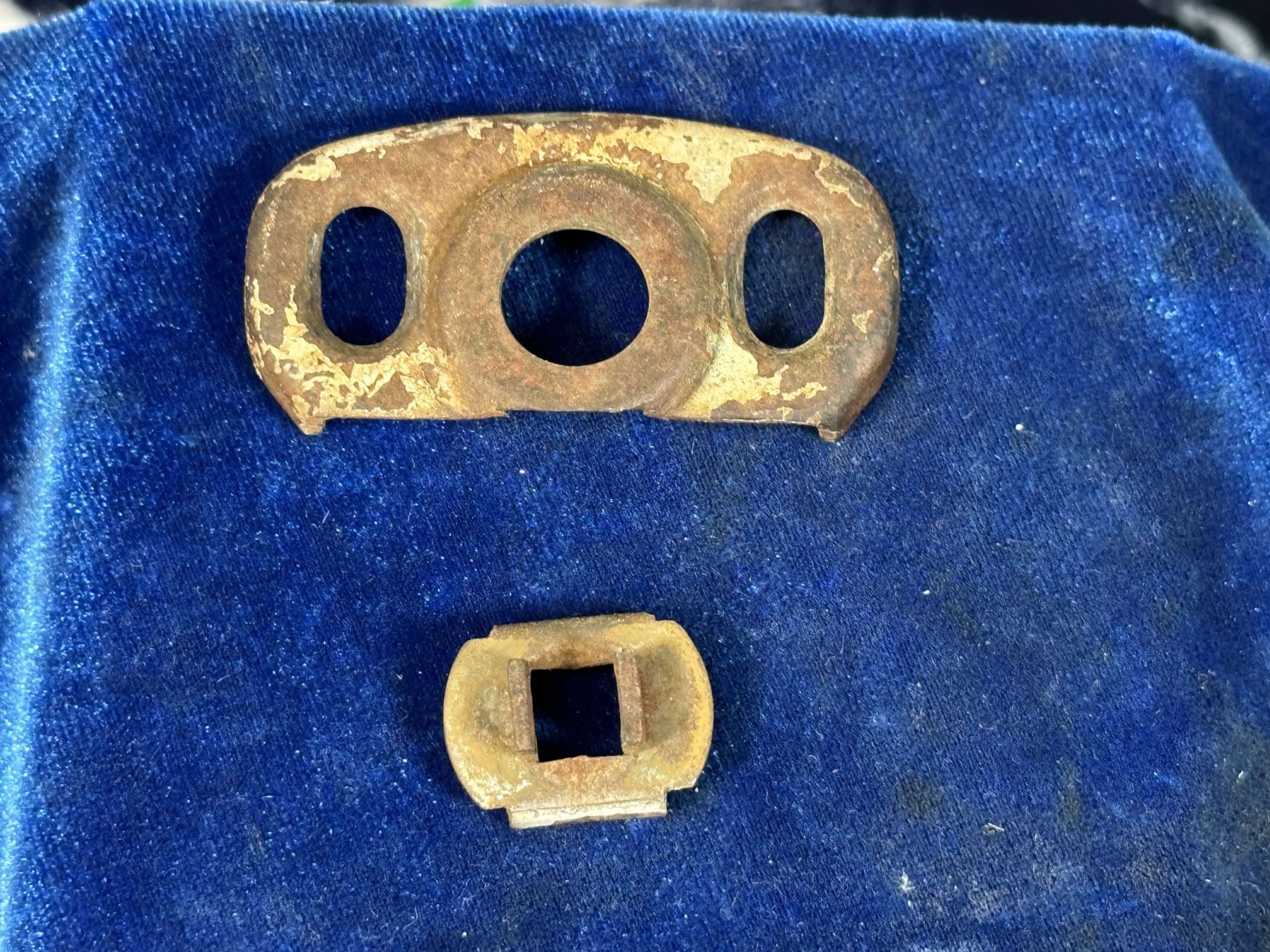 BRACKET - SUNVISOR WITH INSERT