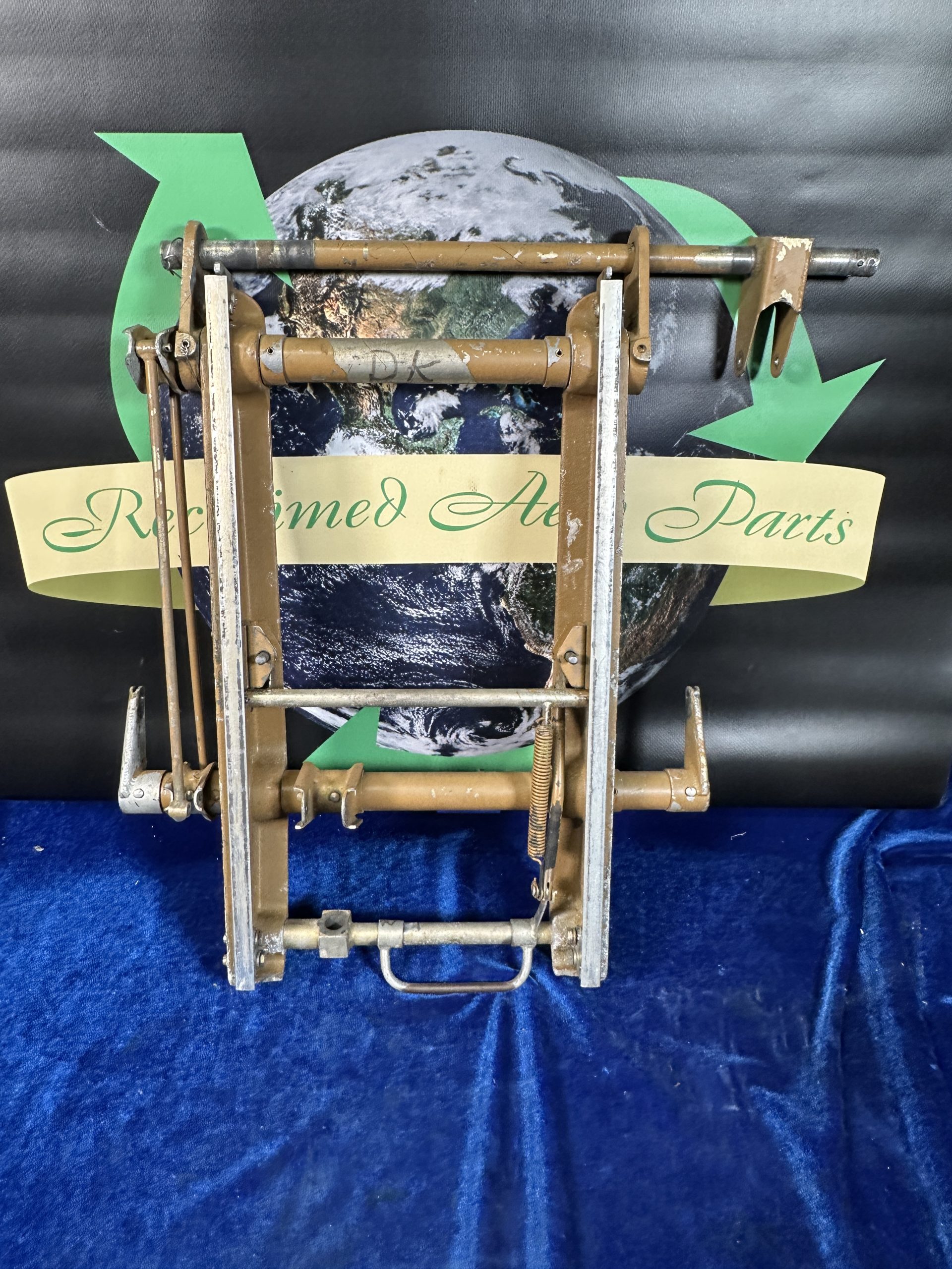 BASE ASSY - PILOT OR CO-PILOT