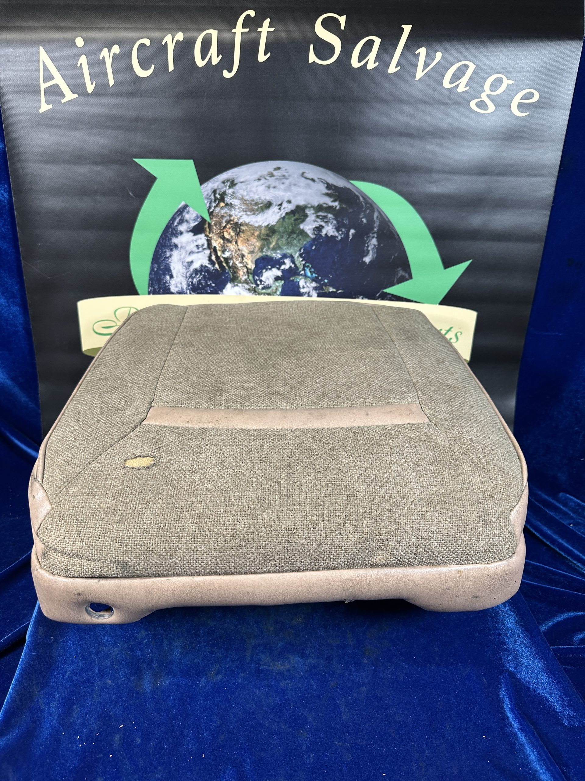 BOTTOM ASSY - PILOT OR CO-PILOT