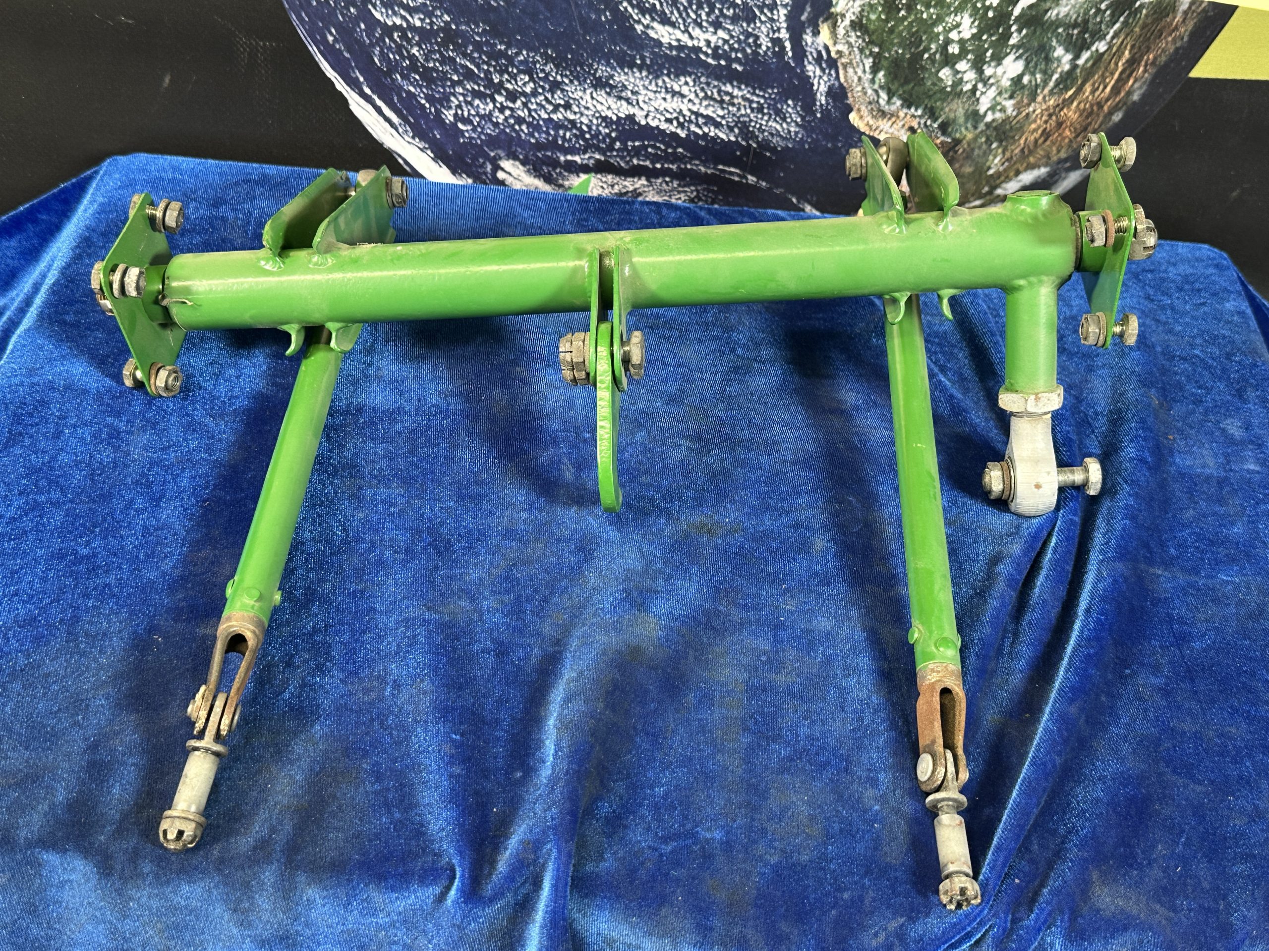 TORQUE TUBE ASSY - UP-LOCK