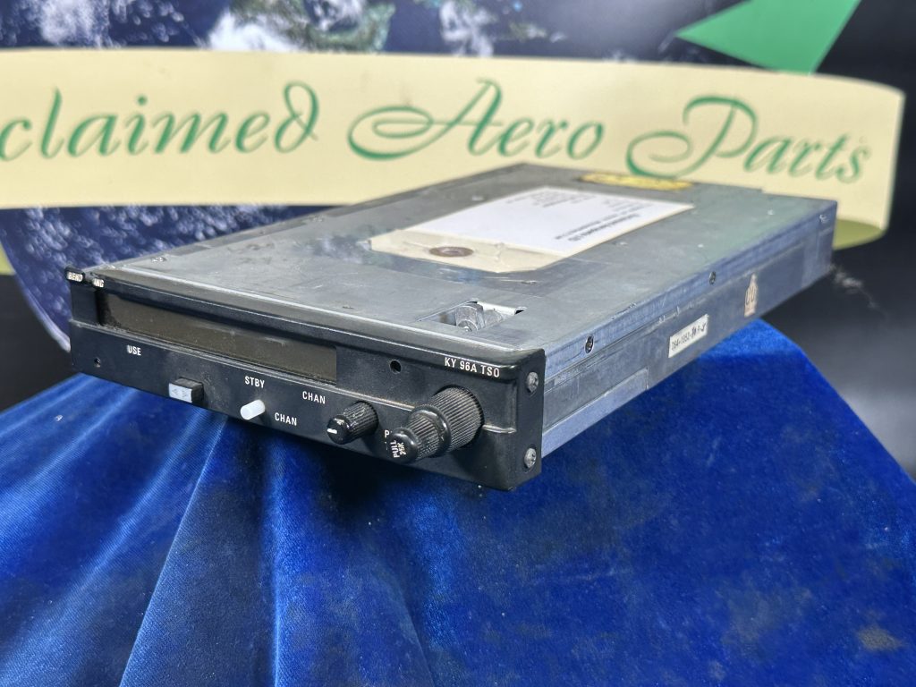 VHF TRANSCEIVER 27.5volt (BENDIX KING)