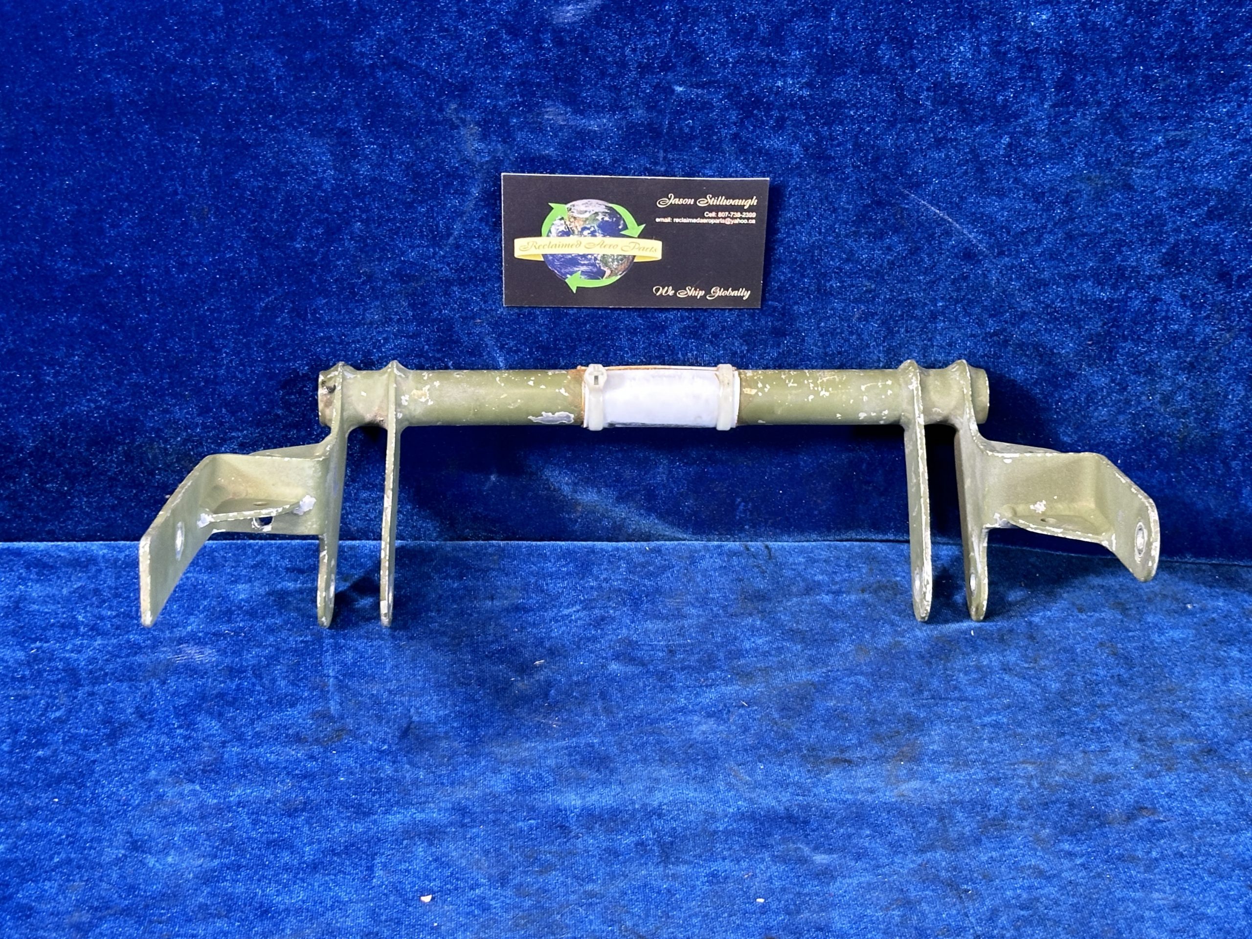 ACTUATOR - NOSE GEAR DOOR - CESSNA 404