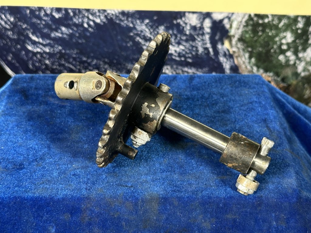 SPROKET ASSY + SHAFT & U-JOINT (LOWER)