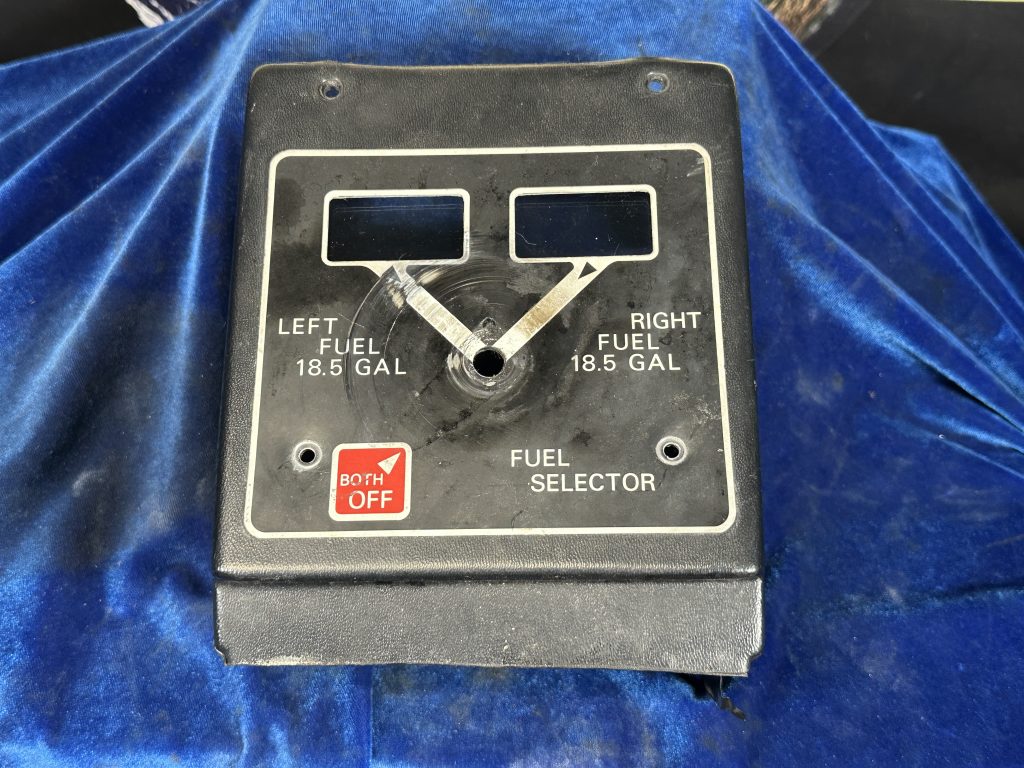 CONSOLE - FRONT + FUEL PLACARD